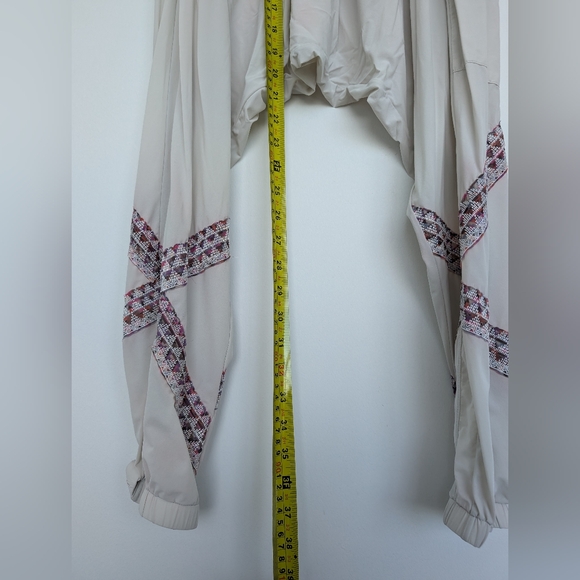 Free People Movement Harem Jogger Pants Tribal Print Applique Hippie Sz XS - Picture 15 of 16